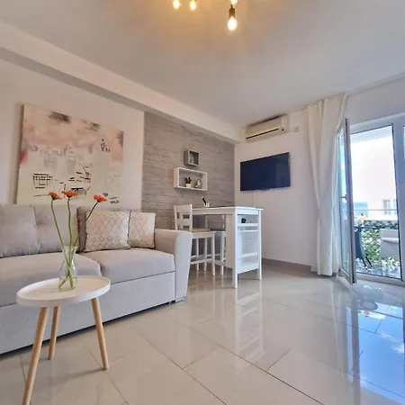 Silva With A View Of Sea *