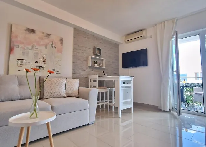 Silva With A View Of Sea *