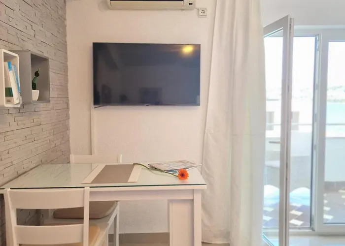 Silva With A View Of Sea *